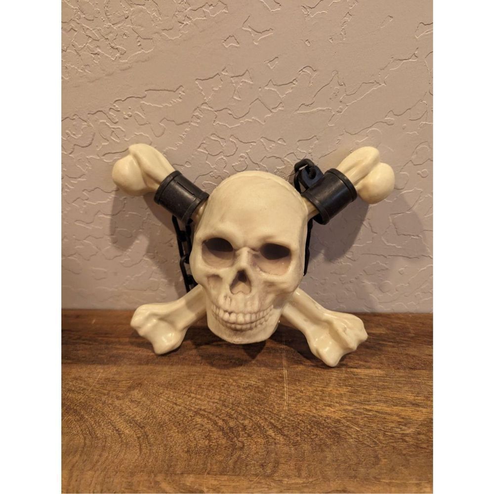 Halloween‎ skull and crossbones chains plastic decoration